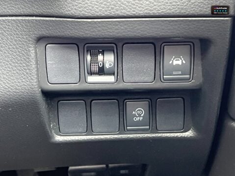Nissan Qashqai Sold 1.3 DIG-T N-Connecta SUV 5dr Petrol Manual Euro 6 (s/s) (140 ps) 36