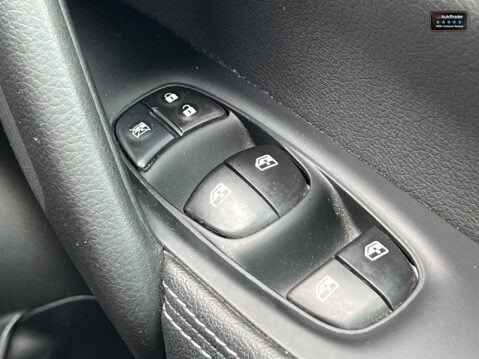 Nissan Qashqai Sold 1.3 DIG-T N-Connecta SUV 5dr Petrol Manual Euro 6 (s/s) (140 ps) 38