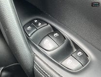 Nissan Qashqai Sold 1.3 DIG-T N-Connecta SUV 5dr Petrol Manual Euro 6 (s/s) (140 ps) 38