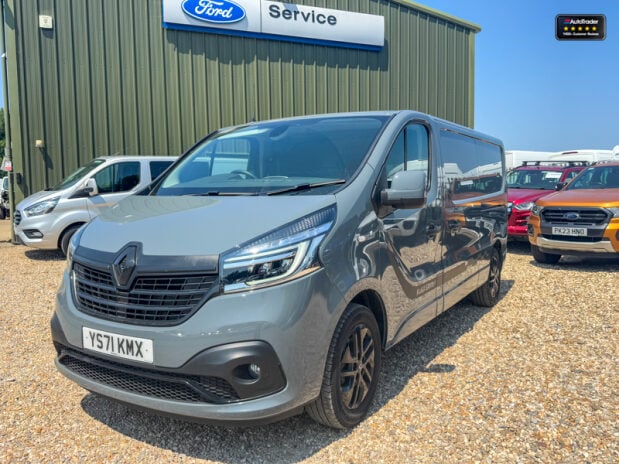 Renault Trafic LWB L2H1 Black Edition Energy Air Con Alloys Cam Nav Sensors EURO 6 NO VAT 2
