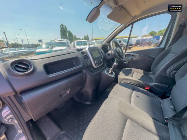 Renault Trafic LWB L2H1 Black Edition Energy Air Con Alloys Cam Nav Sensors EURO 6 NO VAT 12