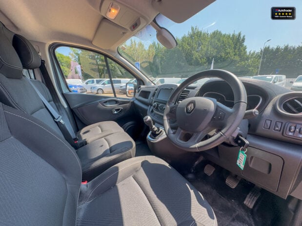Renault Trafic LWB L2H1 Black Edition Energy Air Con Alloys Cam Nav Sensors EURO 6 NO VAT 15
