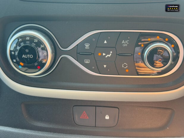 Renault Trafic LWB L2H1 Black Edition Energy Air Con Alloys Cam Nav Sensors EURO 6 NO VAT 36