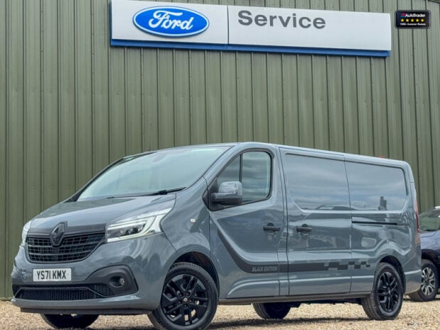 Renault Trafic LWB L2H1 [SOLD KH] Black Edition Energy Air Con Alloys Cam Nav Sensors EURO 1