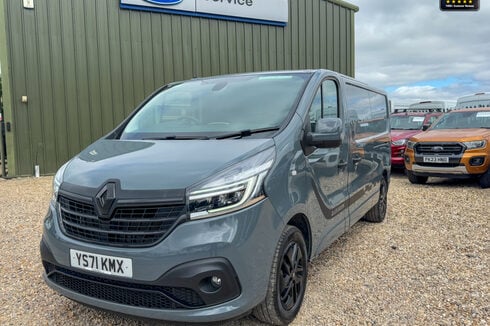 Renault Trafic LWB L2H1 [SOLD KH] Black Edition Energy Air Con Alloys Cam Nav Sensors EURO