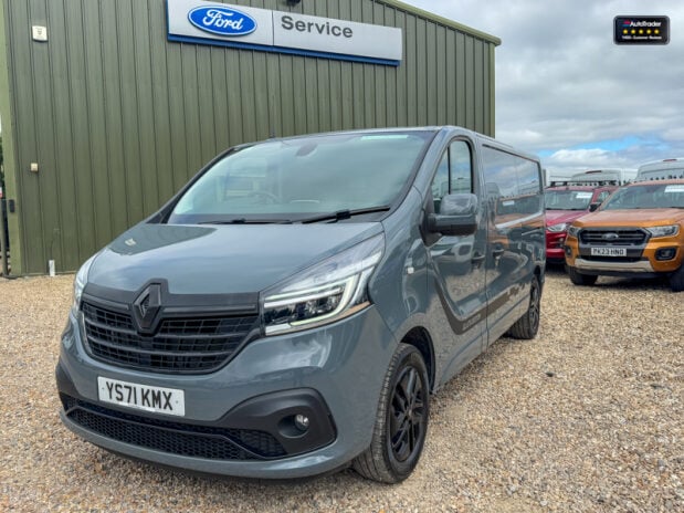 Renault Trafic LWB L2H1 [SOLD KH] Black Edition Energy Air Con Alloys Cam Nav Sensors EURO 2