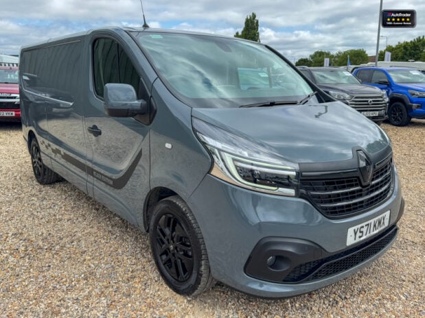 Renault Trafic LWB L2H1 [SOLD KH] Black Edition Energy Air Con Alloys Cam Nav Sensors EURO 4
