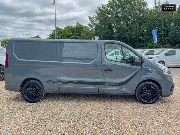 Renault Trafic LWB L2H1 [SOLD KH] Black Edition Energy Air Con Alloys Cam Nav Sensors EURO 5