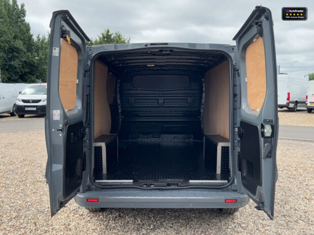 Renault Trafic LWB L2H1 [SOLD KH] Black Edition Energy Air Con Alloys Cam Nav Sensors EURO 8