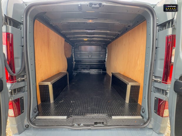 Renault Trafic LWB L2H1 [SOLD KH] Black Edition Energy Air Con Alloys Cam Nav Sensors EURO 9