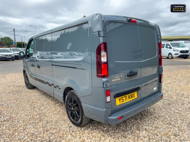 Renault Trafic LWB L2H1 [SOLD KH] Black Edition Energy Air Con Alloys Cam Nav Sensors EURO 10