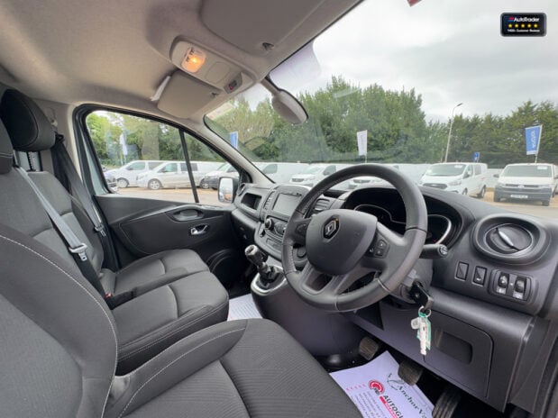 Renault Trafic LWB L2H1 [SOLD KH] Black Edition Energy Air Con Alloys Cam Nav Sensors EURO 15