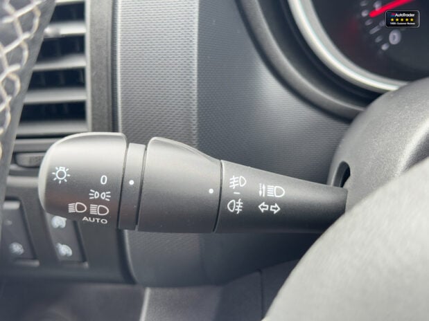 Renault Trafic LWB L2H1 [SOLD KH] Black Edition Energy Air Con Alloys Cam Nav Sensors EURO 20