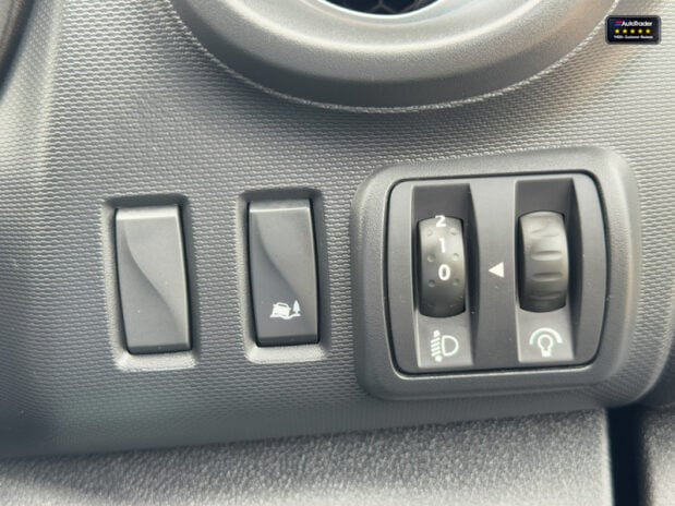Renault Trafic LWB L2H1 [SOLD KH] Black Edition Energy Air Con Alloys Cam Nav Sensors EURO 23