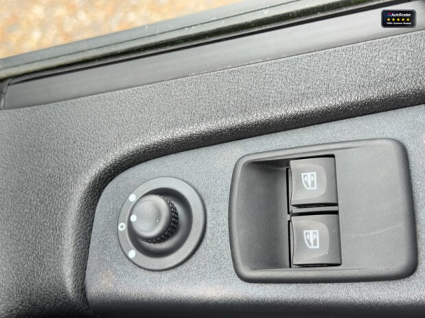Renault Trafic LWB L2H1 [SOLD KH] Black Edition Energy Air Con Alloys Cam Nav Sensors EURO 24