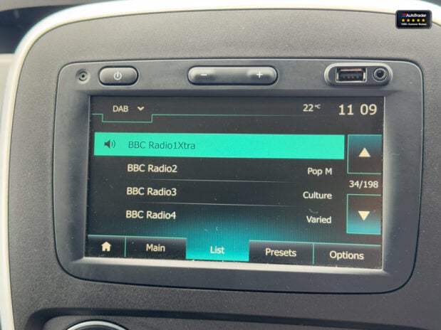 Renault Trafic LWB L2H1 [SOLD KH] Black Edition Energy Air Con Alloys Cam Nav Sensors EURO 26