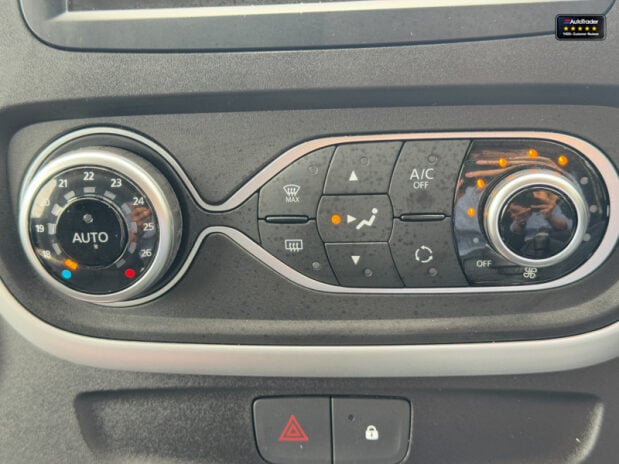 Renault Trafic LWB L2H1 [SOLD KH] Black Edition Energy Air Con Alloys Cam Nav Sensors EURO 36