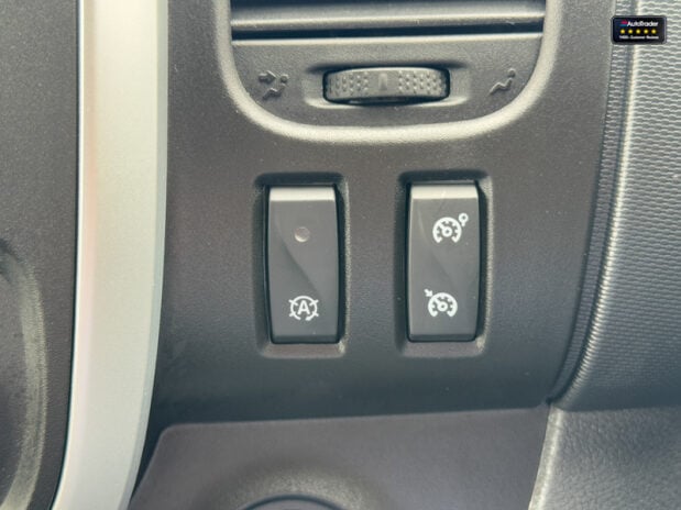 Renault Trafic LWB L2H1 [SOLD KH] Black Edition Energy Air Con Alloys Cam Nav Sensors EURO 37