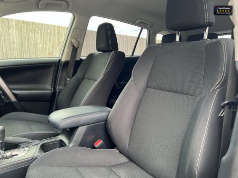 Toyota Rav 4 2.5 VVT-h Icon Tech SUV 5dr Petrol Hybrid CVT Euro 6 (s/s) (197 ps) 15