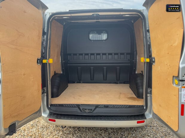 Ford Transit Custom Crew Cab SWB L1H1 AUTO 300 Limited Air Con Cam Sensors EURO 6 NO VAT 9