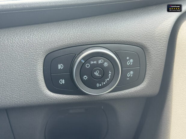 Ford Transit Custom Crew Cab SWB L1H1 AUTO 300 Limited Air Con Cam Sensors EURO 6 NO VAT 28