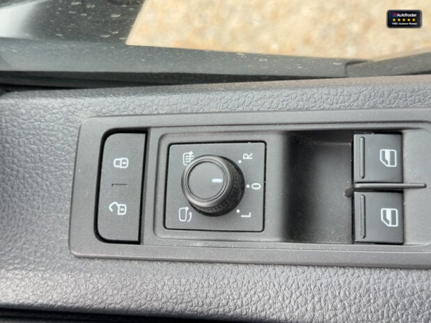 Volkswagen Transporter Crew Cab AUTO SWB L1H1 Air Con Cam Sensors Kombi H 28