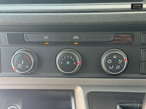 Volkswagen Grand California AUTO|600|4 Belt|4 Berth|Double Gas Hob| Fridge|Sink|Battery 39