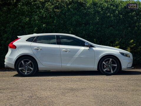 Volvo V40 2.0 D3 R-Design Lux Nav Hatchback 5dr Diesel Manual Euro 5 (s/s) (150 ps) 4
