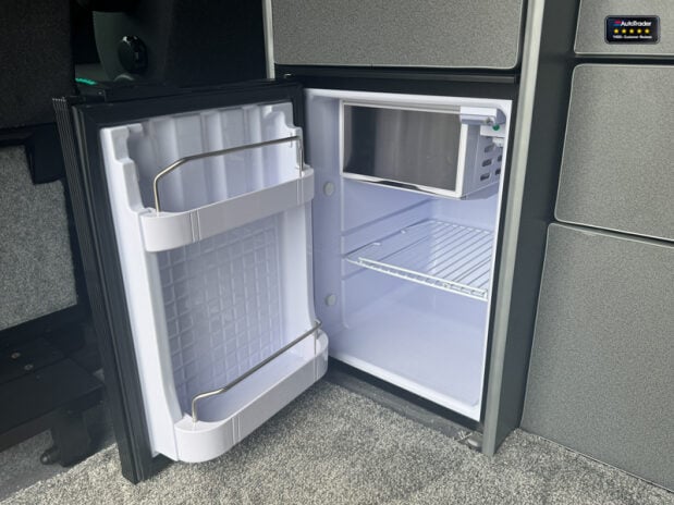 Ford Transit Custom 300 Limited|Pop Top|2 Berth|3 Belts|Fridge|Hob|Ideal for Bikes|Euro 6 13