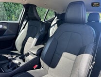 Volvo XC40 (Sold) 1.5 T3 Momentum SUV 5dr Petrol Manual Euro 6 (s/s) (156 ps) 8