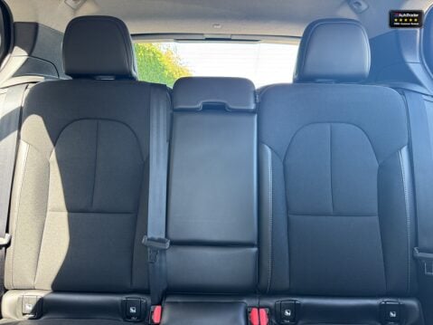 Volvo XC40 (Sold) 1.5 T3 Momentum SUV 5dr Petrol Manual Euro 6 (s/s) (156 ps) 9