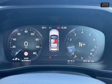 Volvo XC40 (Sold) 1.5 T3 Momentum SUV 5dr Petrol Manual Euro 6 (s/s) (156 ps) 16