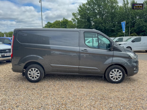 Ford Transit Custom AUTO SWB L1H1 340 Limited Air Con Alloys Cam Senso 5