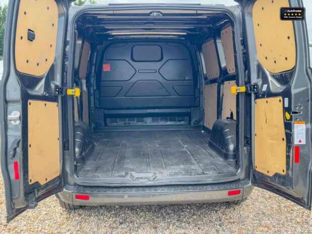 Ford Transit Custom AUTO SWB L1H1 340 Limited Air Con Alloys Cam Senso 8