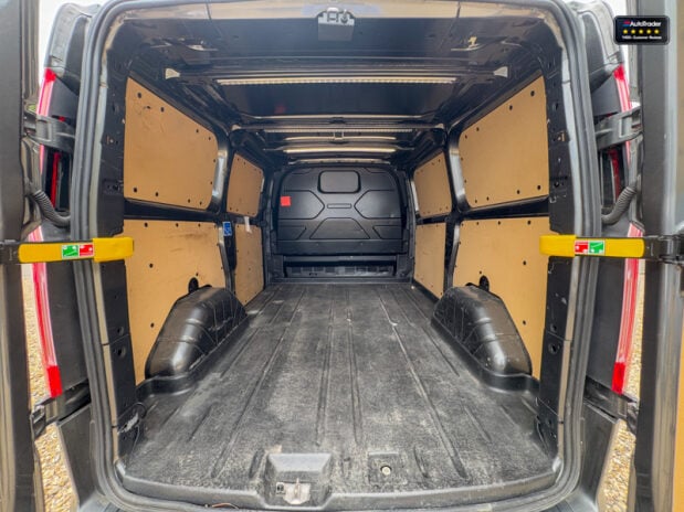 Ford Transit Custom AUTO SWB L1H1 340 Limited Air Con Alloys Cam Senso 9