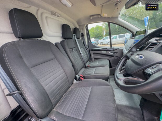 Ford Transit Custom AUTO SWB L1H1 340 Limited Air Con Alloys Cam Senso 14