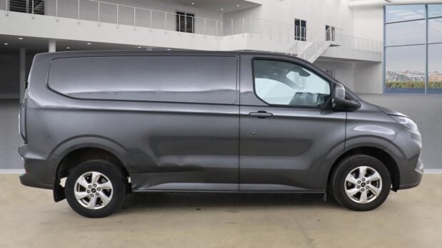 Ford Transit Custom 300 Limited L1H1 P/V Ecoblue 3