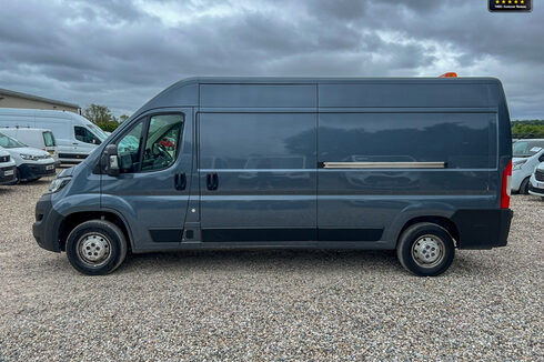 Peugeot Boxer LWB L3H2 Medium Roof Bluehdi 335 Professional Air