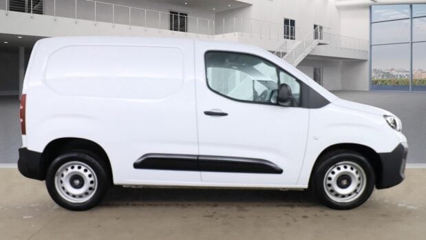 Vauxhall Combo L1H1 2300 Prime M Air Con 3