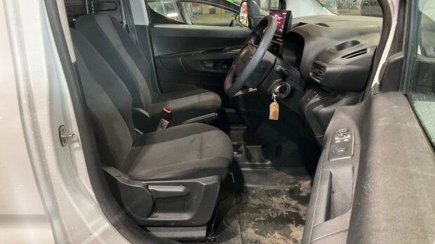 Vauxhall Combo L1H1 2300 Prime M Air Con 9