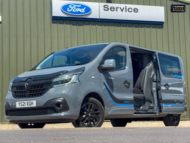 Renault Trafic AUTO Crew Cab LWB L2H1 Black Edition Air Con Nav Sensors EURO 6 NO VAT 1
