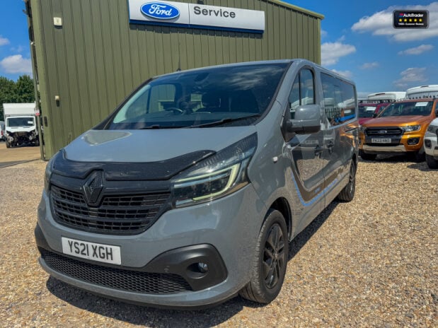 Renault Trafic AUTO Crew Cab LWB L2H1 Black Edition Air Con Nav Sensors EURO 6 NO VAT 3