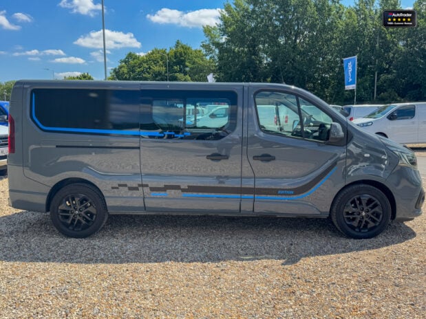 Renault Trafic AUTO Crew Cab LWB L2H1 Black Edition Air Con Nav Sensors EURO 6 NO VAT 6