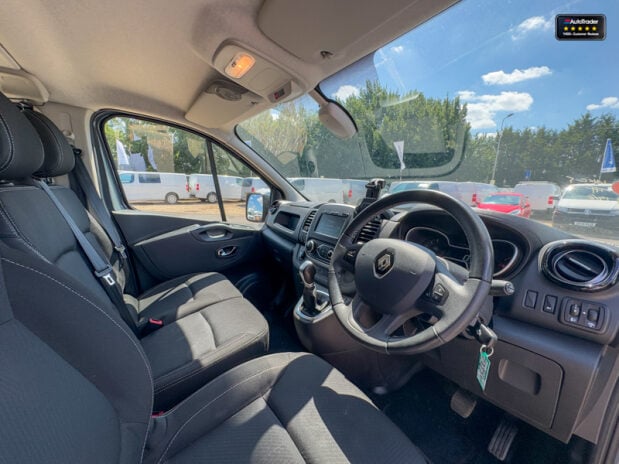 Renault Trafic AUTO Crew Cab LWB L2H1 Black Edition Air Con Nav Sensors EURO 6 NO VAT 20