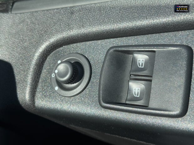 Renault Trafic AUTO Crew Cab LWB L2H1 Black Edition Air Con Nav Sensors EURO 6 NO VAT 28