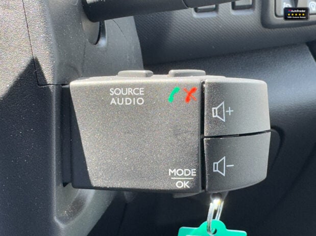 Renault Trafic AUTO Crew Cab LWB L2H1 Black Edition Air Con Nav Sensors EURO 6 NO VAT 29
