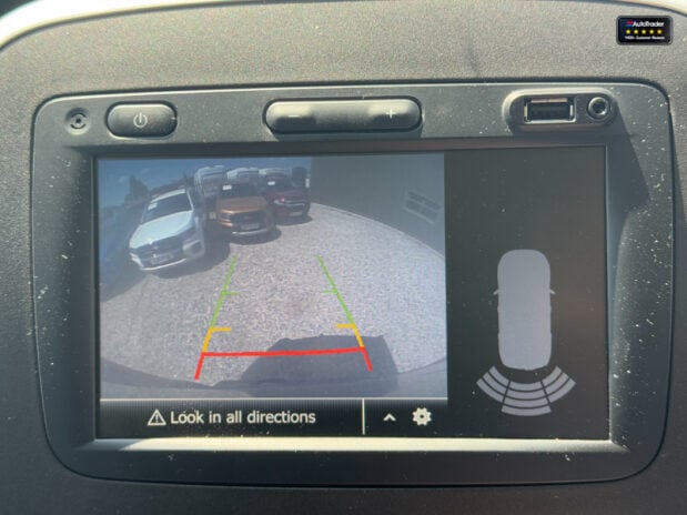 Renault Trafic AUTO Crew Cab LWB L2H1 Black Edition Air Con Nav Sensors EURO 6 NO VAT 44