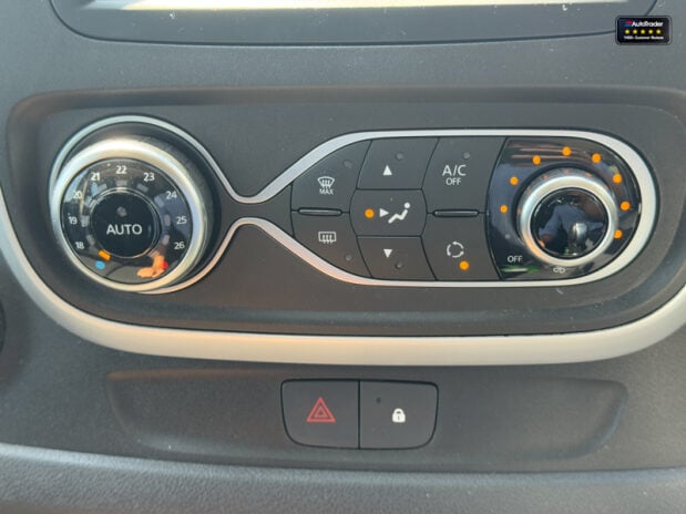 Renault Trafic AUTO Crew Cab LWB L2H1 Black Edition Air Con Nav Sensors EURO 6 NO VAT 45