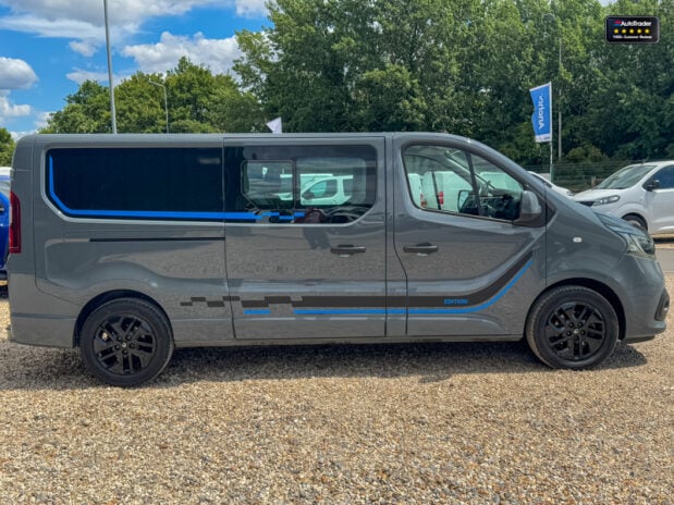 Renault Trafic AUTO Crew [SOLD KH] Cab LWB L2H1 Black Edition Air Con Nav Sensors EURO 6 N 6