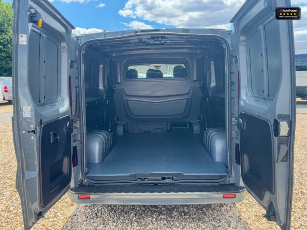 Renault Trafic AUTO Crew [SOLD KH] Cab LWB L2H1 Black Edition Air Con Nav Sensors EURO 6 N 9